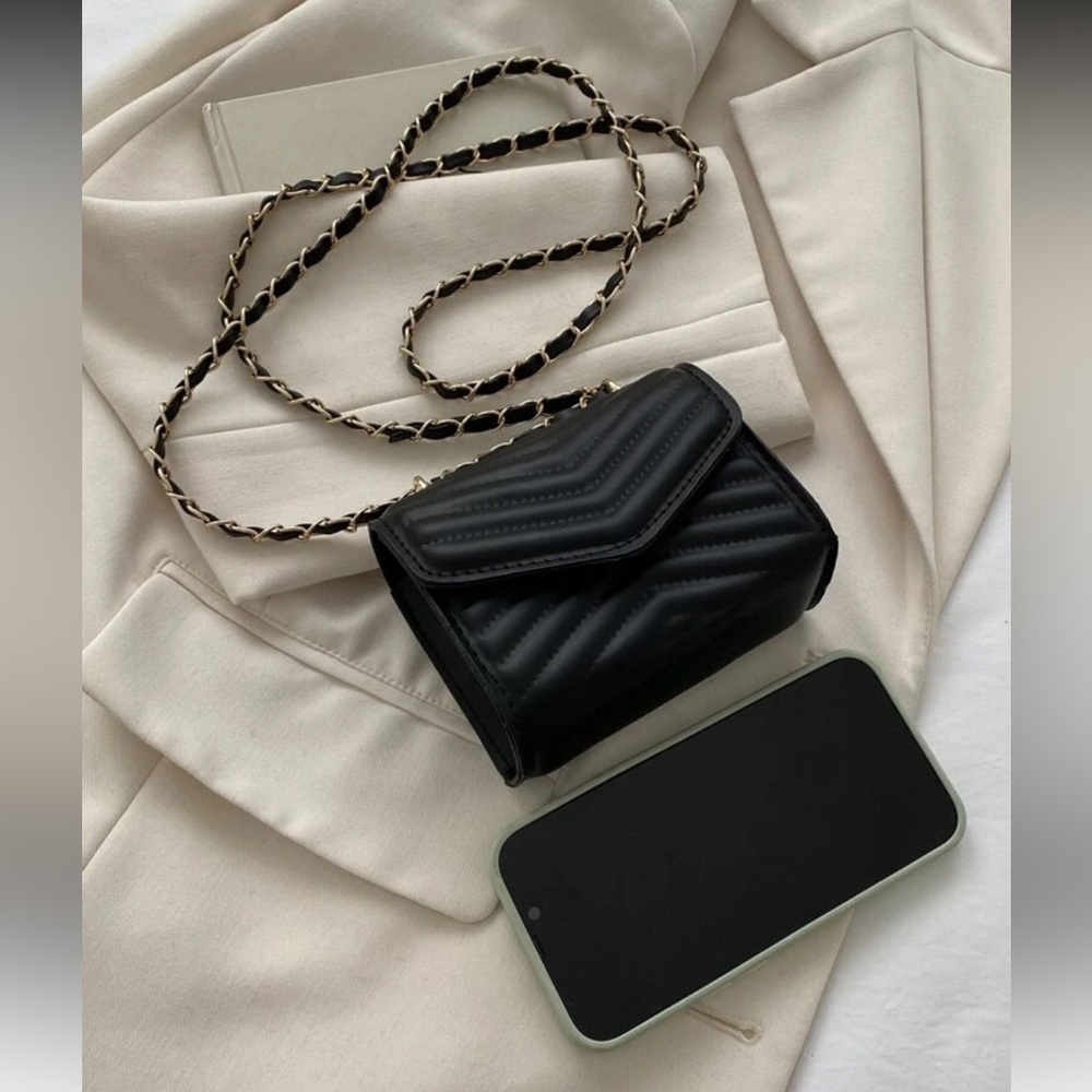 Quilted Chevron Chain Shoulder Bag - Black & White - Picture 9 of 14